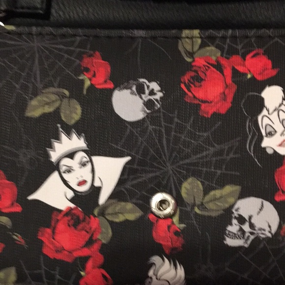 HP🎊Disney  Villains convertible clutch purse - Picture 10 of 13